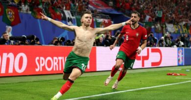 Portugal 2-1 Republik Ceko: Francisco Conceicao mencetak gol kemenangan di menit-menit akhir