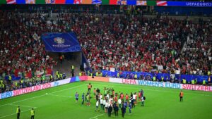 Euro 2024: Polisi Jerman menyelidiki video yang tampaknya menunjukkan pihak keamanan Euro 2024 meninju dan menendang seorang penonton