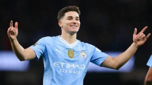 Julian Alvarez dibandrol sebesar £60 juta oleh Manchester City setelah mengetahui Chelsea dan Arsenal tertarik dengan pemain tersebut