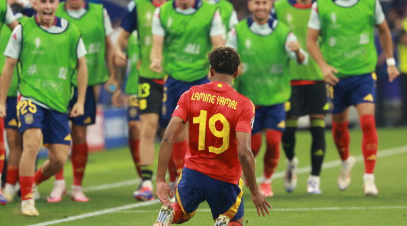 Pemain Spanyol berusia 16 tahun, Lamine Yamal, menjadi pencetak gol termuda di Kejuaraan Eropa