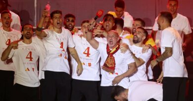 UEFA mendakwa duo Spanyol Rodri dan Morata setelah menyanyikan lagu tentang Gibraltar selama perayaan Euro 2024