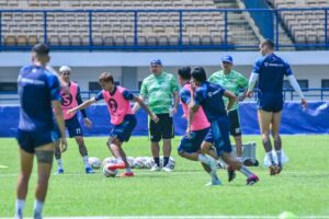 BRI Liga 1 2024/2025 : Persib Bandung Bersiap Hadapi Arema FC 25 Agustus 2024