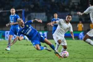 Hasil BRI Liga 1 2024/2025: Persib Bandung Ditahan Imbang Arema FC, 1 - 1