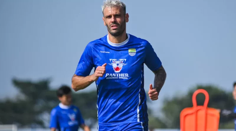 Kunci Ketajaman Tyronne Del Pino Bersama Persib di BRI Liga 1 2024/2025: Percaya Diri!